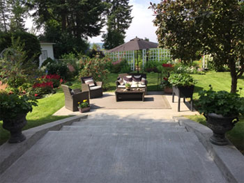 Enjoy the Backyard at Ridgeview Gardens Bed and Breakfast